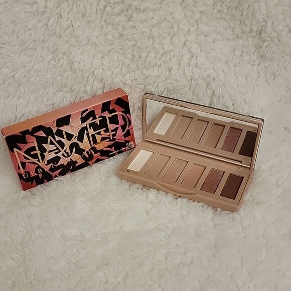 Urban Decay eyeshadow palette - Picture 2 of 6